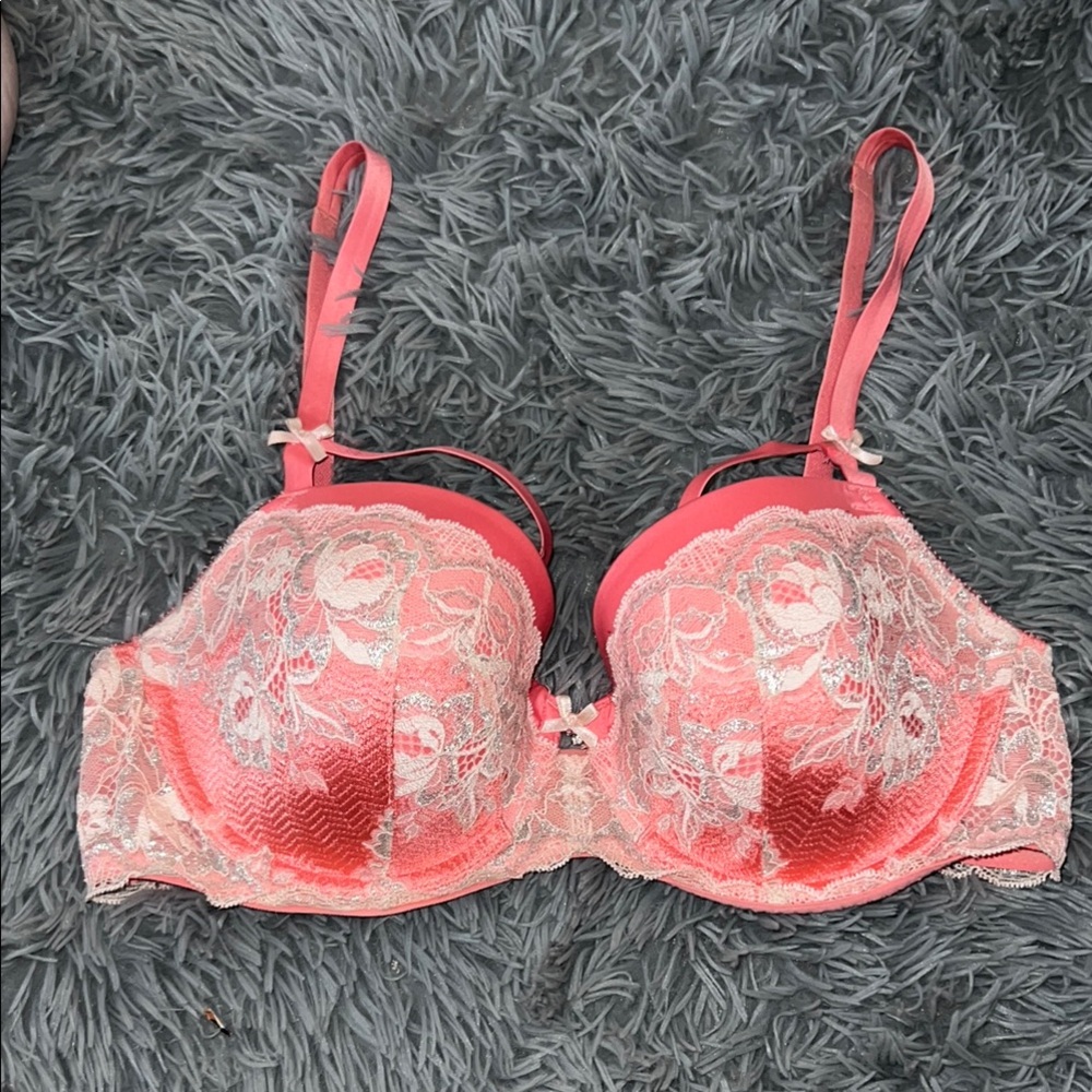 Victoria Secrets 36D Elegant Pink Lace Bra